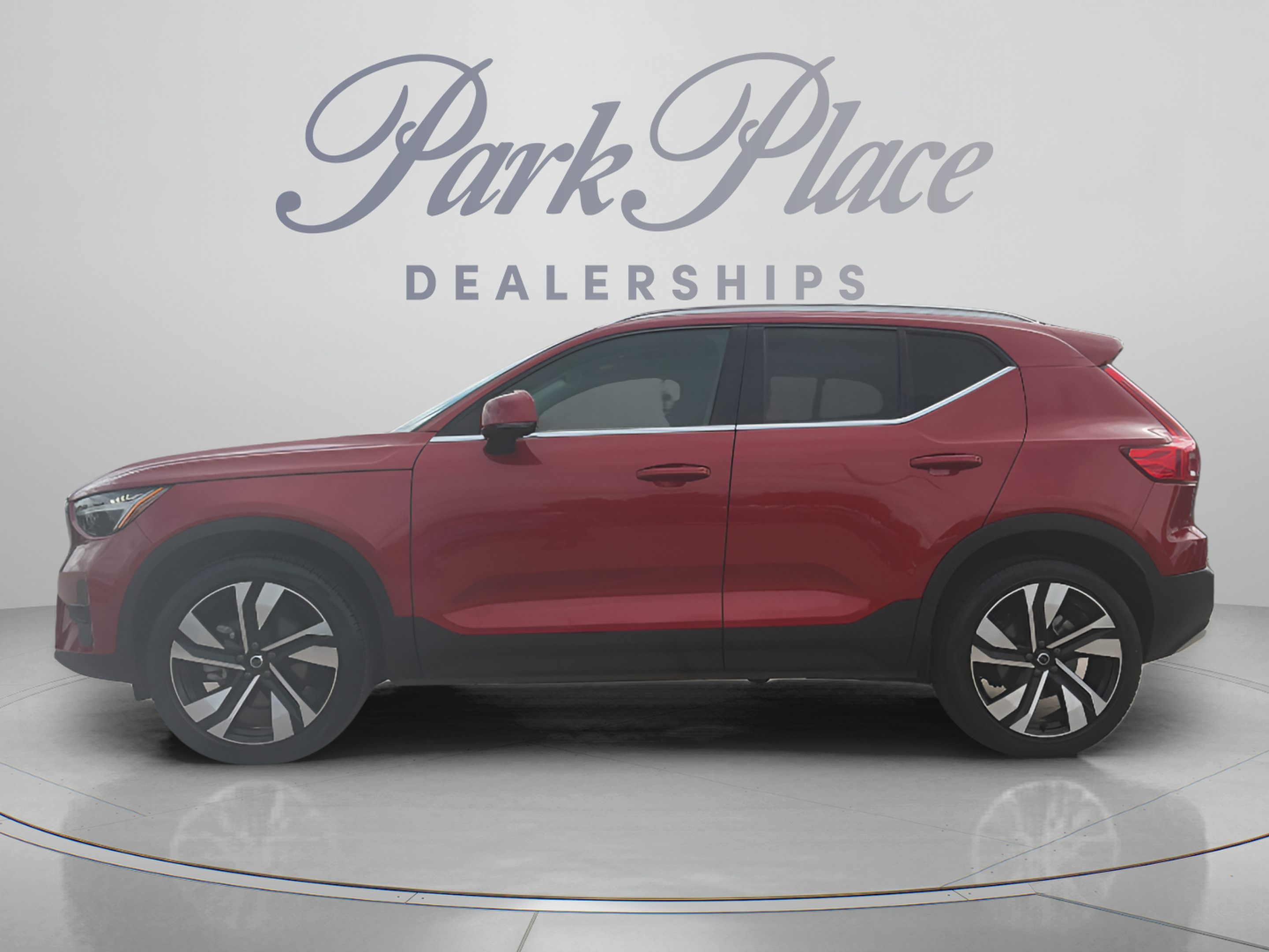 Used 2024 Volvo XC40 B5 Plus AWD/4WD image 2