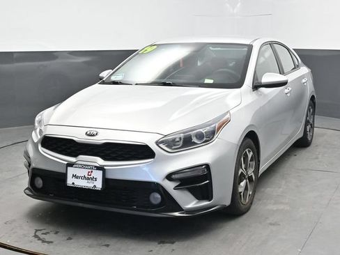 Used 2019 Kia Forte LXS FWD image 2