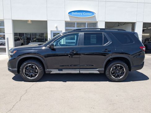 Certified 2025 Honda Pilot TrailSport image 9