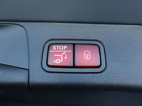 Certified 2025 Mercedes-Benz GLB 250 4MATIC image 18