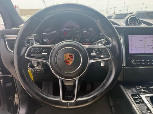 Used 2018 Porsche Macan AWD/4WD image 17