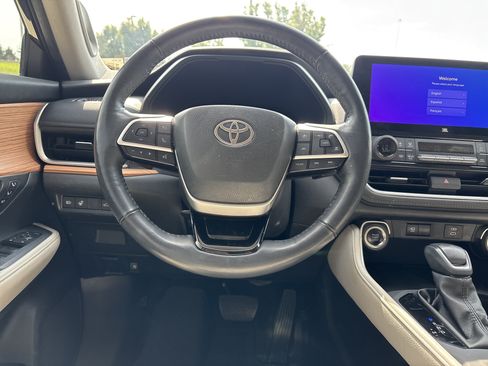 Used 2024 Toyota Grand Highlander AWD image 14