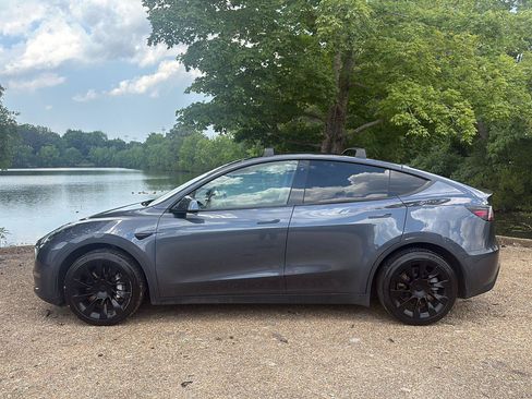 Used 2020 Tesla Model Y Long Range AWD/4WD image 10
