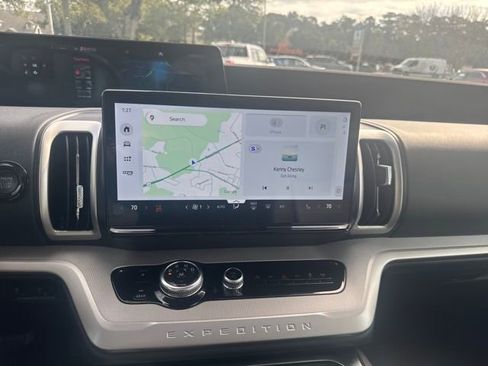 Used 2025 Ford Expedition Active image 19