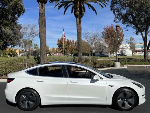 Used 2020 Tesla Model 3 Standard Range Plus image 19