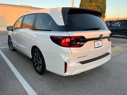 Used 2026 Honda Odyssey EX-L image 3
