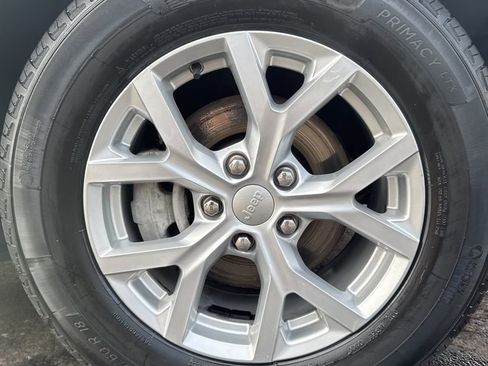 Used 2023 Jeep Grand Cherokee Limited image 19