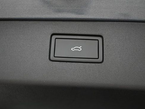 New 2026 Volkswagen Tiguan SE R-Line image 22