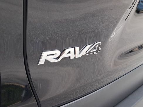 Used 2020 Toyota RAV4 XLE Premium image 5