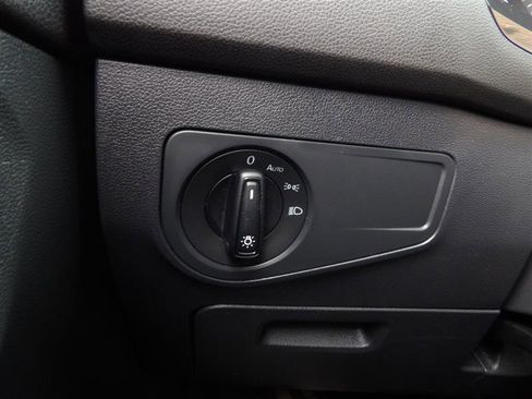 Used 2018 Volkswagen Tiguan S image 20