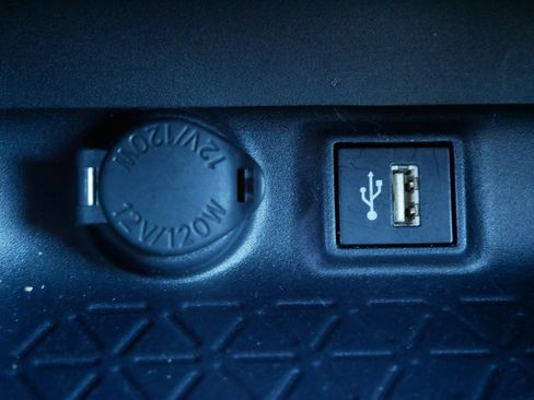 Used 2025 Toyota RAV4 XLE image 30