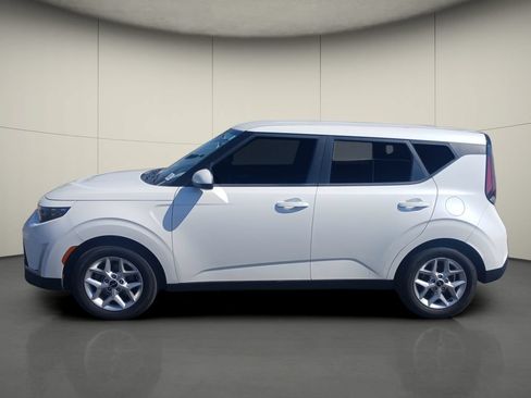 Used 2023 Kia Soul LX w/ LX Technology Package FWD image 4