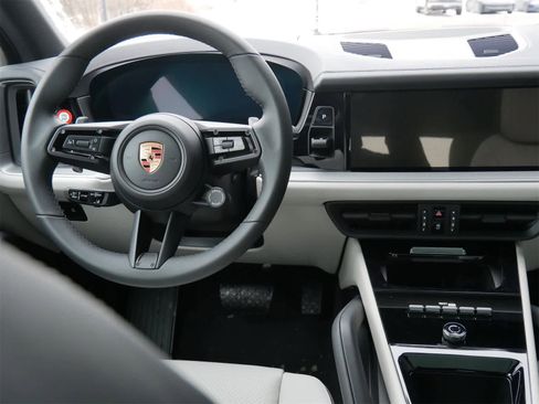 New 2026 Porsche Cayenne image 14