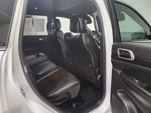 Used 2019 Jeep Grand Cherokee Altitude RWD image 30