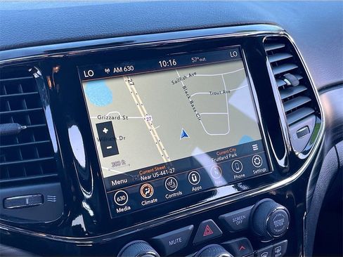 Certified 2022 Jeep Grand Cherokee Laredo X image 13