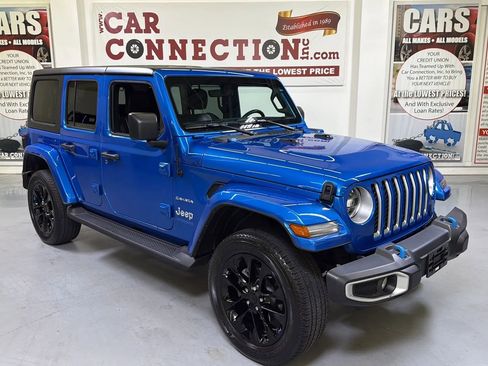 Used 2022 Jeep Wrangler Unlimited Sahara w/ Cold Weather Group AWD/4WD image 2