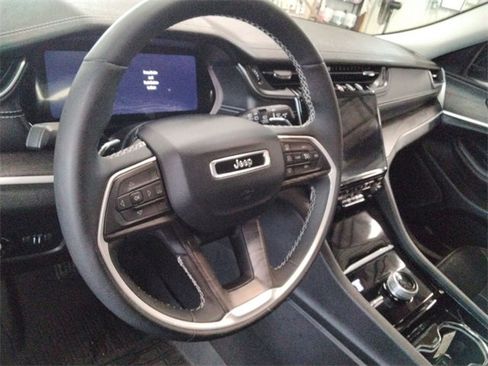 Used 2023 Jeep Grand Cherokee Limited w/ Luxury Tech Group II image 27