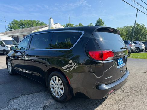 Used 2020 Chrysler Voyager L FWD image 6