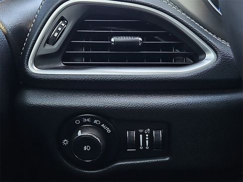 Certified 2024 Chrysler Pacifica Limited w/ S Appearance Package image 23