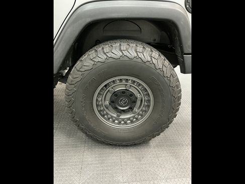 Used 2017 Jeep Wrangler Unlimited Rubicon AWD/4WD image 34