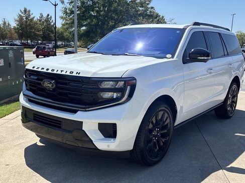 Used 2025 Ford Expedition Platinum w/ Stealth Appearance Package AWD/4WD image 14