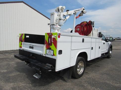 Used 2017 Ford F550 4x4 SuperCab Super Duty w/ Power Equipment Group image 2
