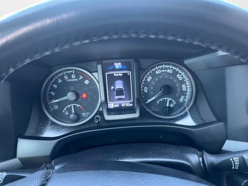 Used 2022 Toyota Tacoma TRD Off-Road w/ Technology Package AWD/4WD image 14