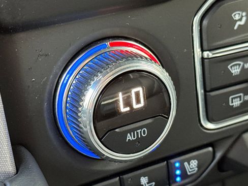 Used 2024 GMC Yukon SLT image 29