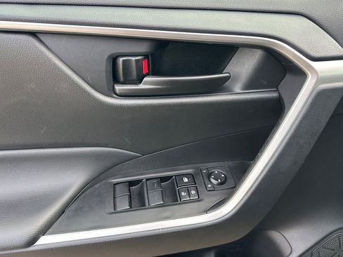 Certified 2025 Toyota RAV4 LE AWD/4WD image 12