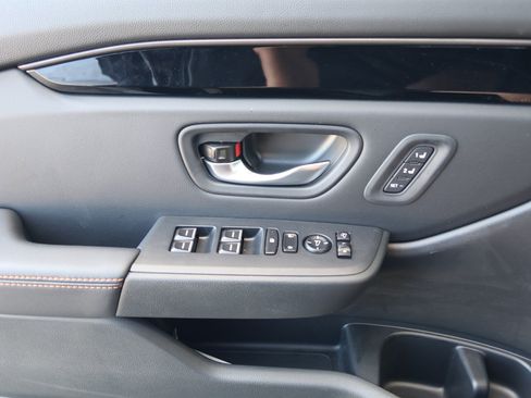 Used 2025 Honda Pilot TrailSport image 12