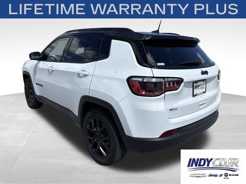 Used 2022 Jeep Compass Latitude w/ Sun and Sound Group AWD/4WD image 6