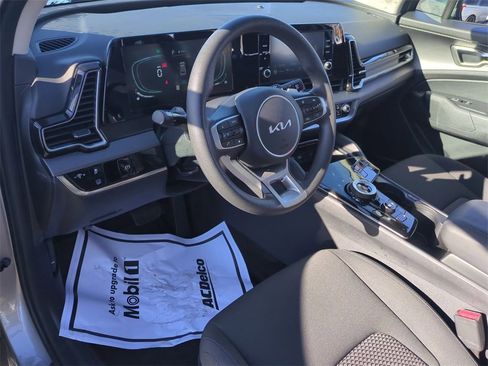 Certified 2025 Kia Sportage LX image 9