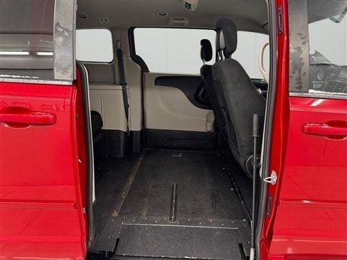 Used 2016 Dodge Grand Caravan SE w/ Quick Order Package 29E SE FWD image 19