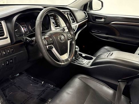 Used 2015 Toyota Highlander Limited Platinum image 12