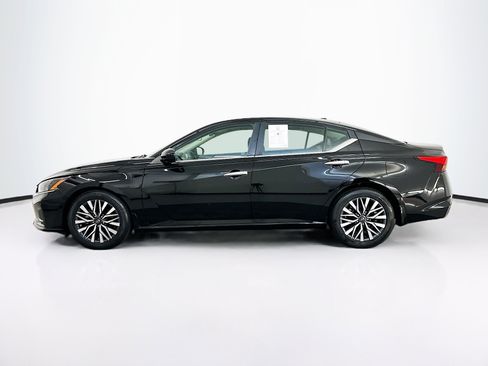 Used 2023 Nissan Altima 2.5 SV FWD image 4