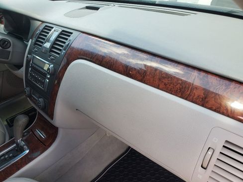 Used 2006 Cadillac DTS w/ Trunk Convenience Package image 38