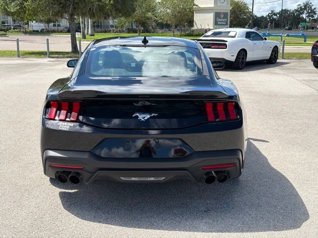 Used 2025 Ford Mustang Coupe RWD image 4