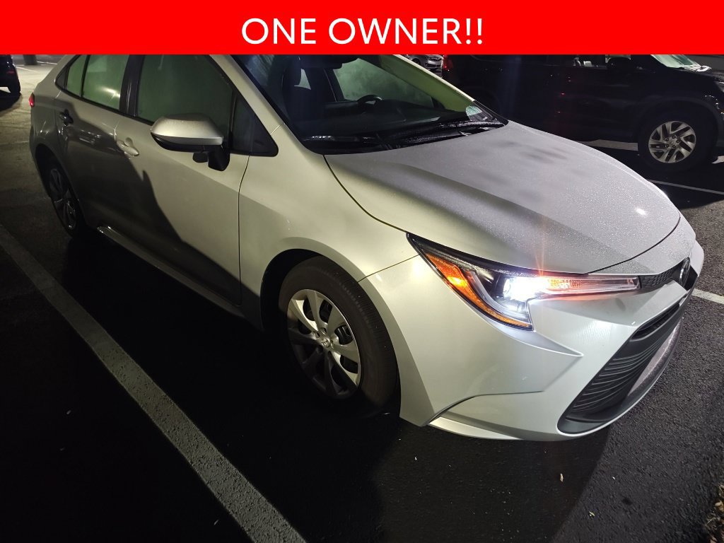 Used 2026 Toyota Corolla LE FWD image 3