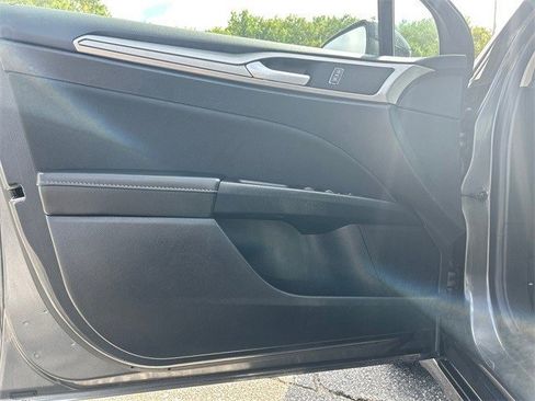 Used 2020 Ford Fusion SE image 17