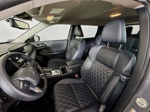 Used 2023 Mitsubishi Outlander SEL image 18