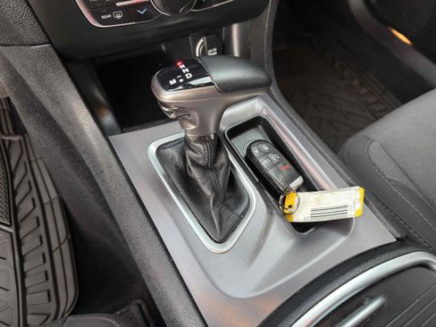 Used 2019 Dodge Charger SXT image 40