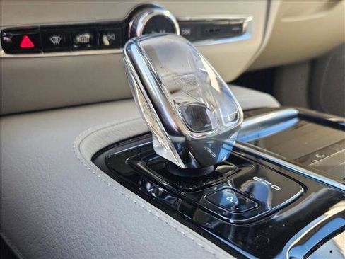 Used 2022 Volvo S60 T8 Inscription w/ Advanced Package image 10