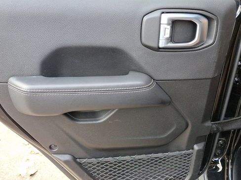 Used 2021 Jeep Wrangler Unlimited Sahara AWD/4WD image 19