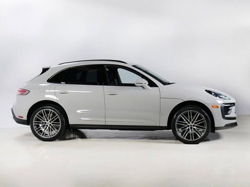 Certified 2026 Porsche Macan AWD/4WD image 8