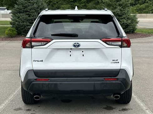 Used 2021 Toyota RAV4 XLE w/ Convenience Package AWD/4WD image 4