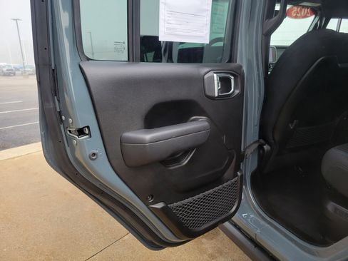 Used 2025 Jeep Wrangler Unlimited Rubicon 4xe w/ Safety Group AWD/4WD image 17