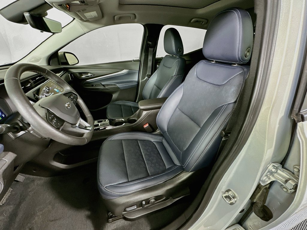 Used 2023 Chevrolet Bolt EUV Premier w/ Sun & Sound Package FWD image 21