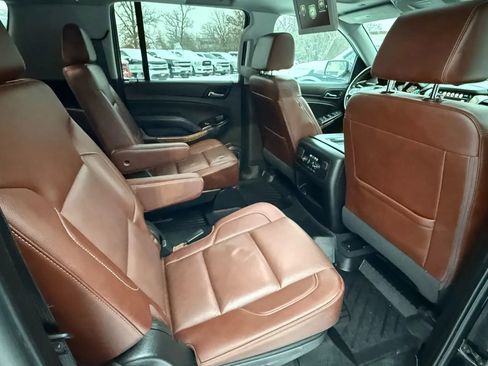 Used 2020 Chevrolet Suburban Premier w/ Premier Plus Edition image 35