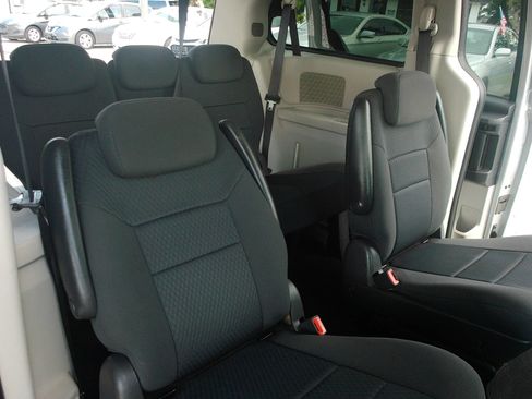 Used 2010 Dodge Grand Caravan SXT FWD image 33