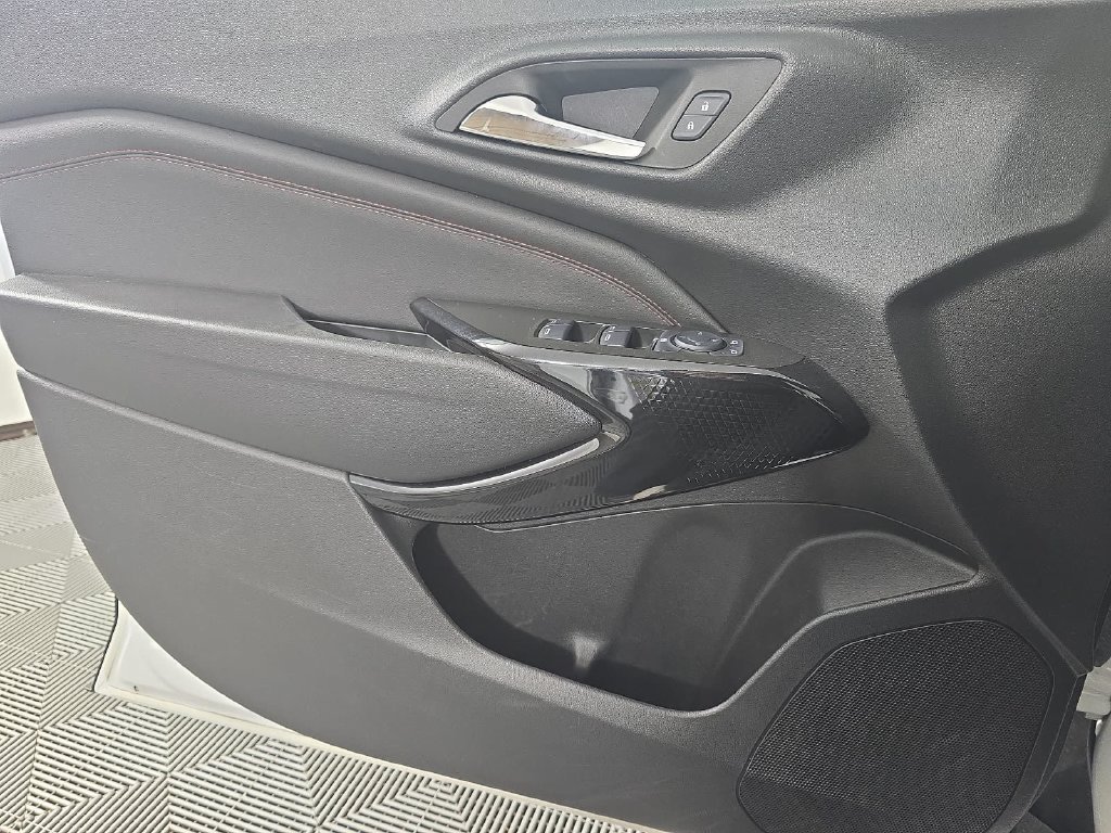 New 2025 Chevrolet Trax RS w/ Driver Confidence Package FWD image 23